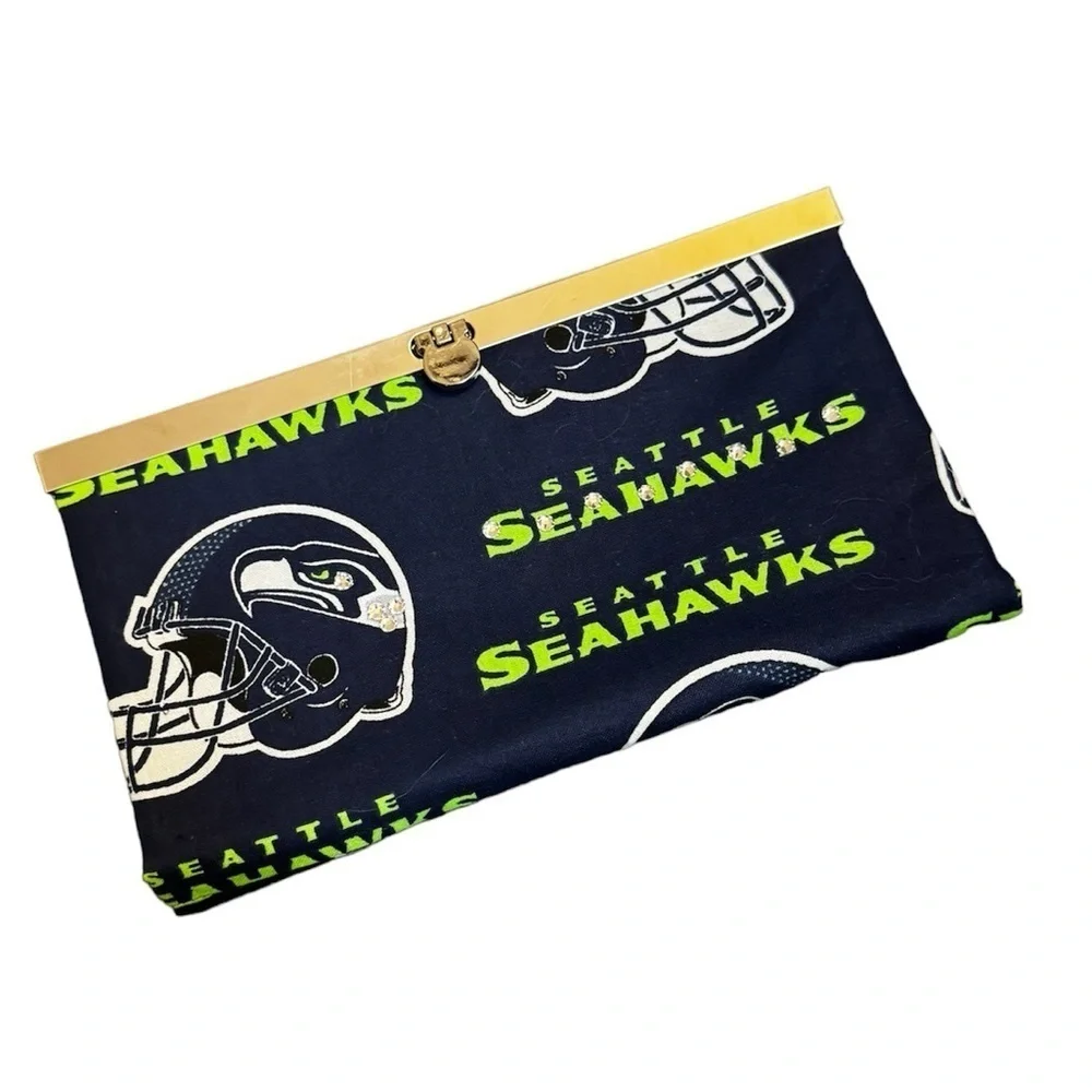 SEATTLE SEAHAWKS Bifold rhinestone accent wallet purse bag 12's Clutch NWOT